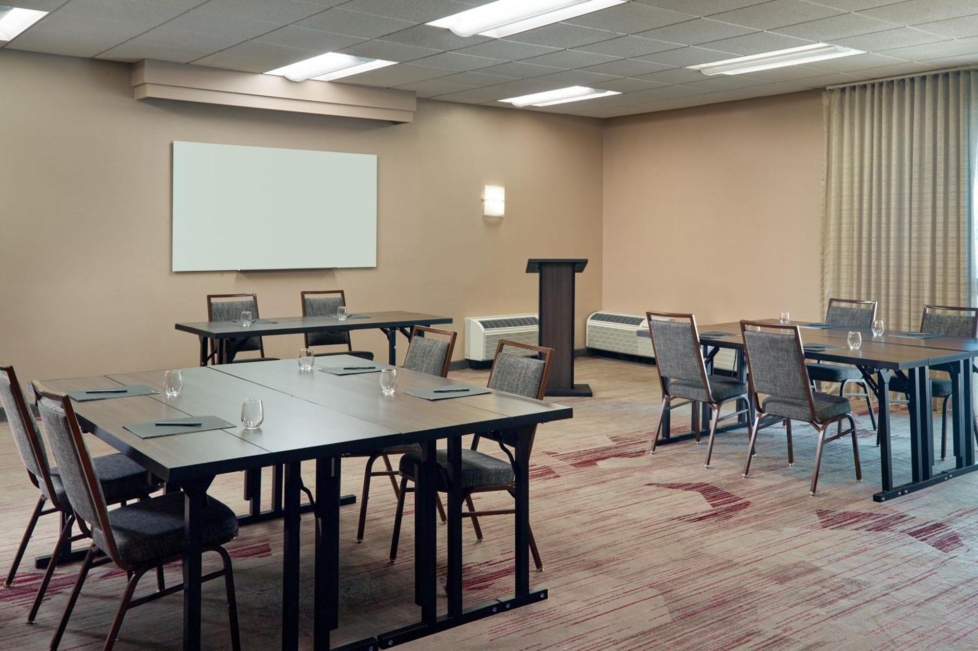 Courtyard By Marriott Atlanta Executive Park/Emory Hotel Druid Hills Exterior photo
