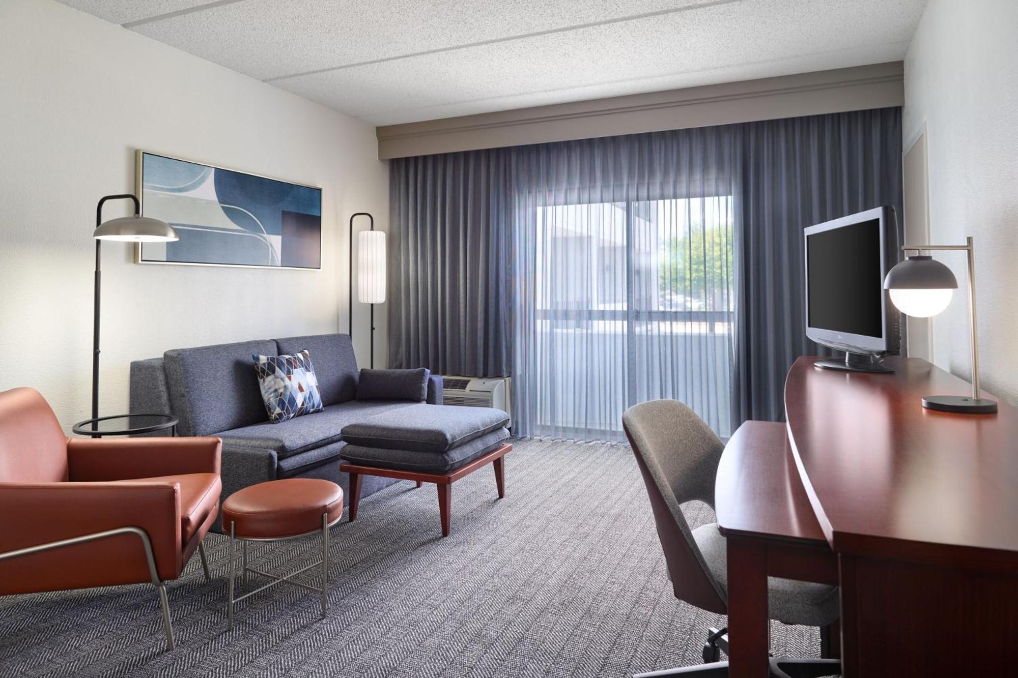Courtyard By Marriott Atlanta Executive Park/Emory Hotel Druid Hills Exterior photo