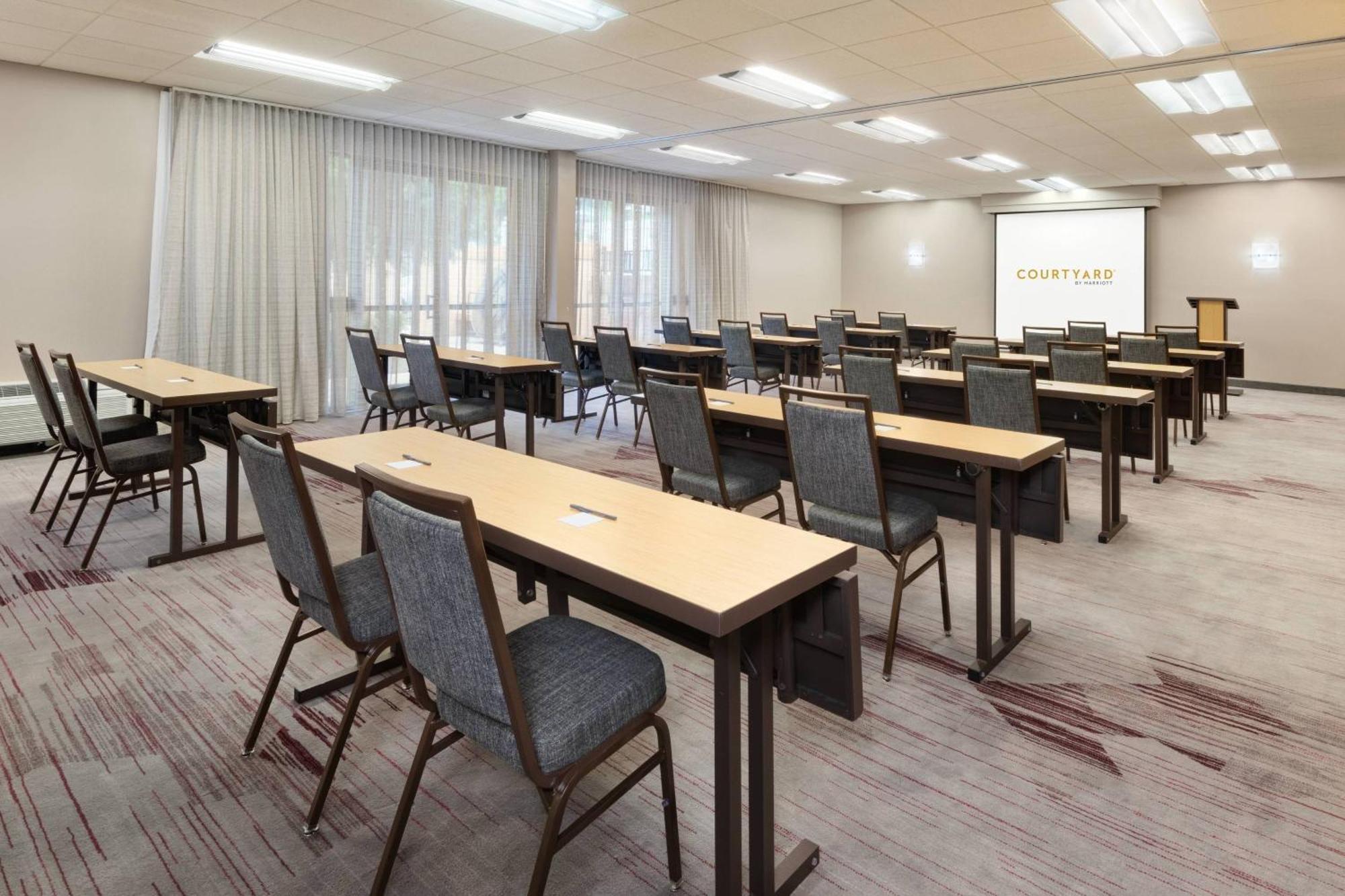 Courtyard By Marriott Atlanta Executive Park/Emory Hotel Druid Hills Exterior photo