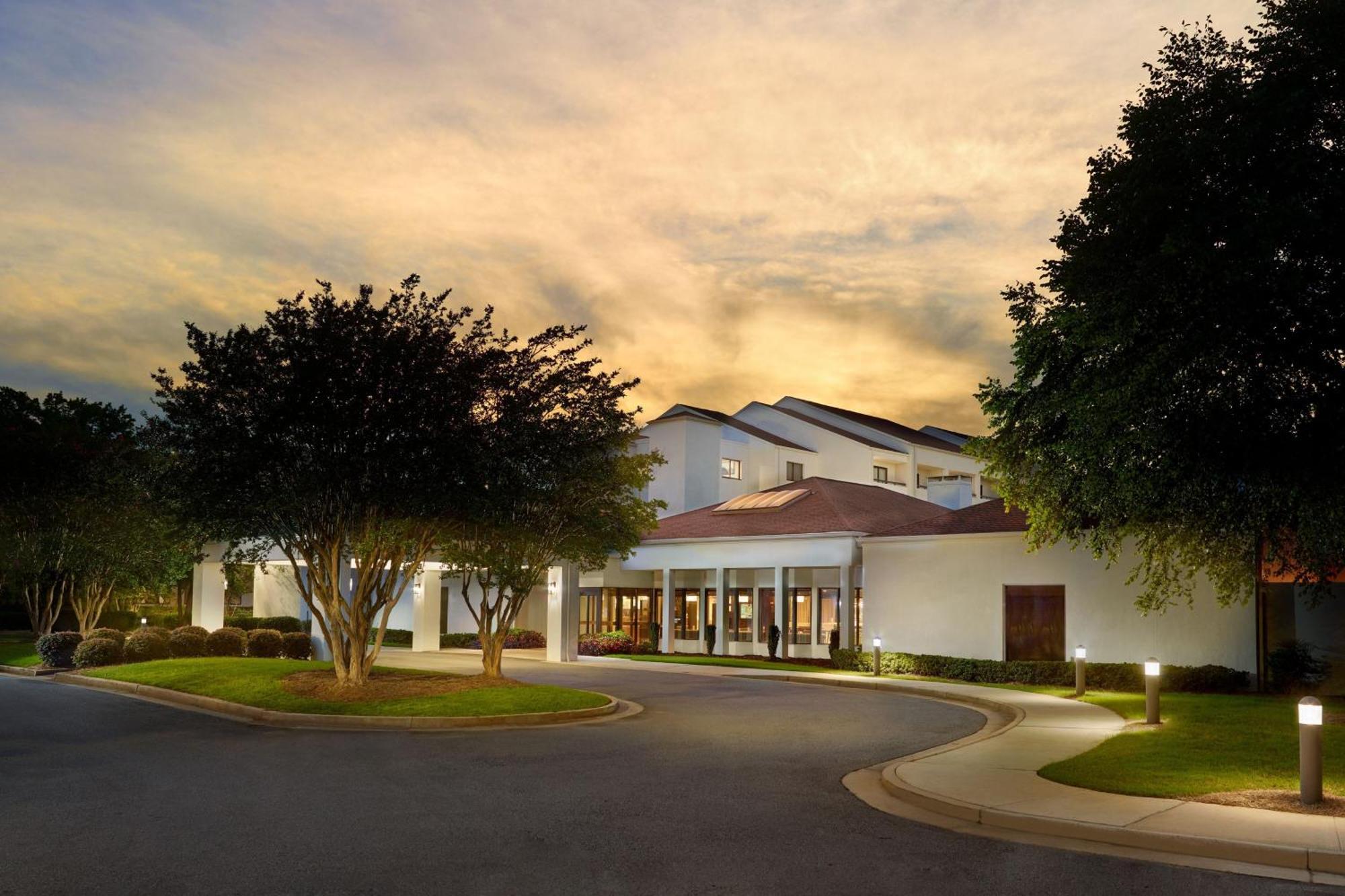 Courtyard By Marriott Atlanta Executive Park/Emory Hotel Druid Hills Exterior photo